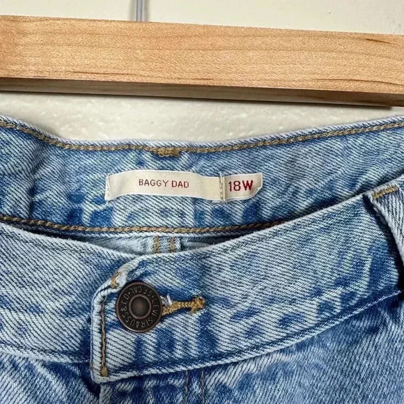 Levi's Premium Baggy Dad Jeans Fan Flare Light Wash Size 18W - Picture 4 of 6